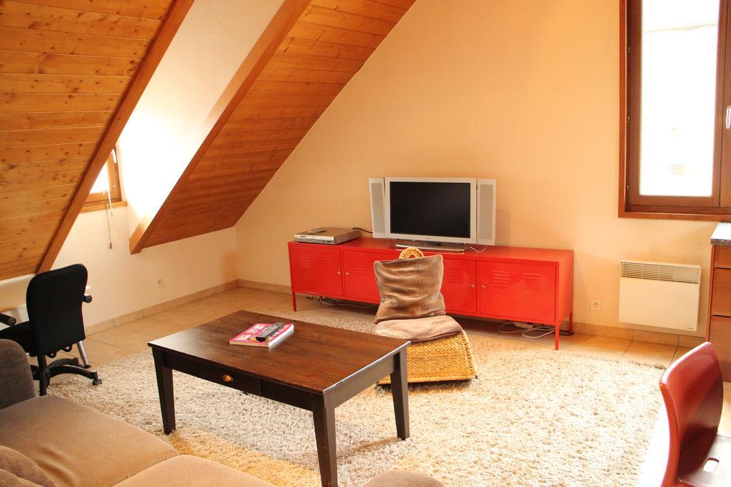 Les Z'Hirondelles Hotell Annecy Exteriör bild