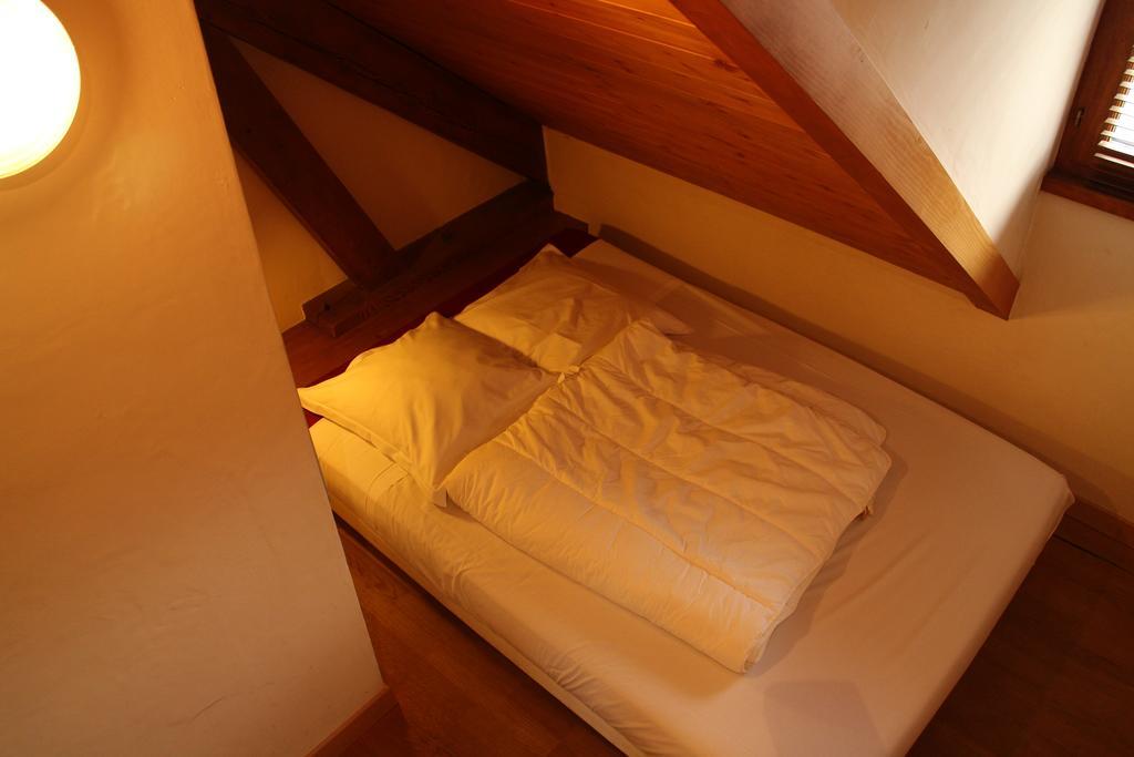 Les Z'Hirondelles Hotell Annecy Rum bild