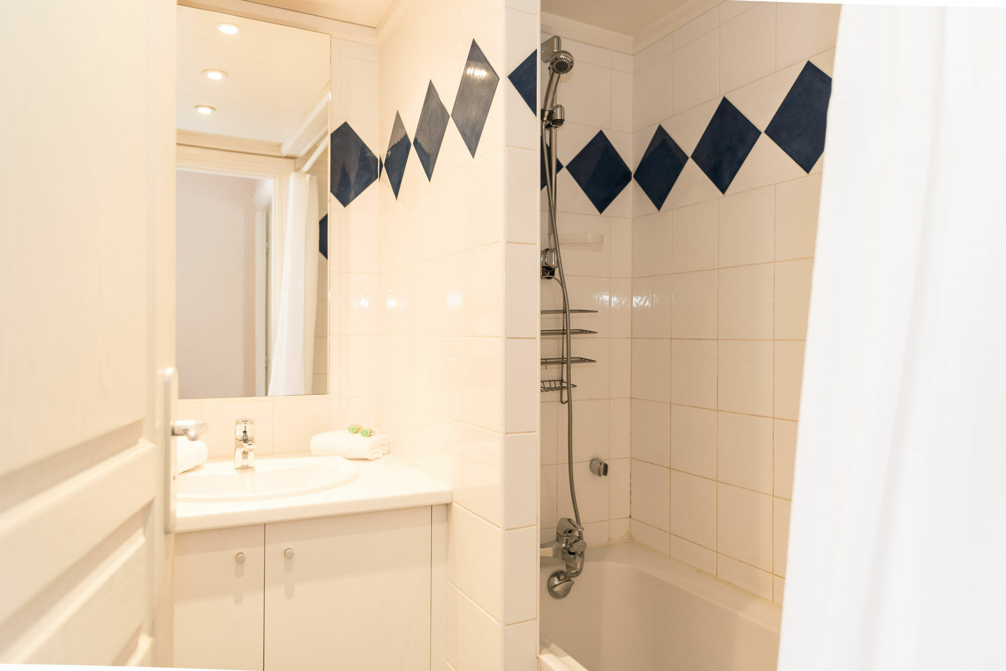 Les Z'Hirondelles Hotell Annecy Exteriör bild